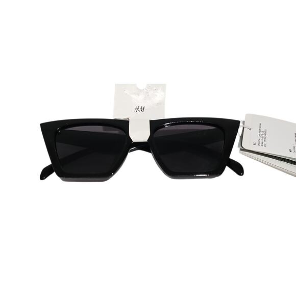 H&M Accessories - NWT H&M Cat Eye Black Sunglasses Tinted UV Protective Retro